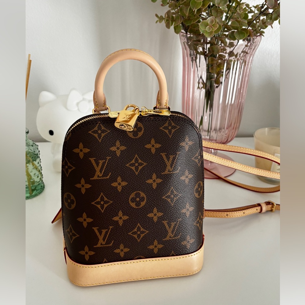🌟100% authentic LV Alma backpack